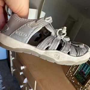 Keens toddler size 8